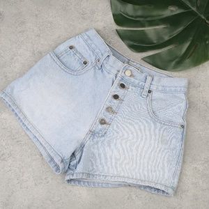 vtg light wash button fly high waisted denim short